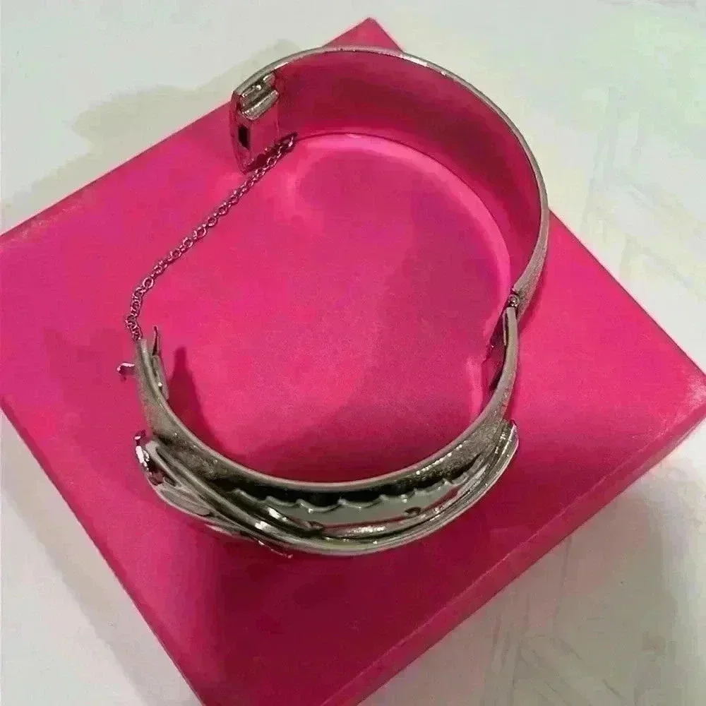 Cuff bracelet